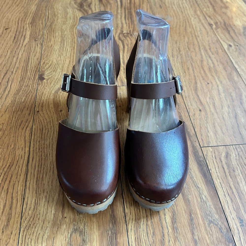 MIA Brown Leather Clog Heels with Natural Wood Platform - Picture 4 of 12